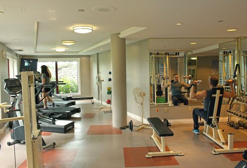 هتل Crown Isle Resort & Golf Community