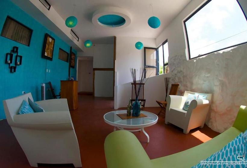 هتل Hostal Aquamarine Galapagos