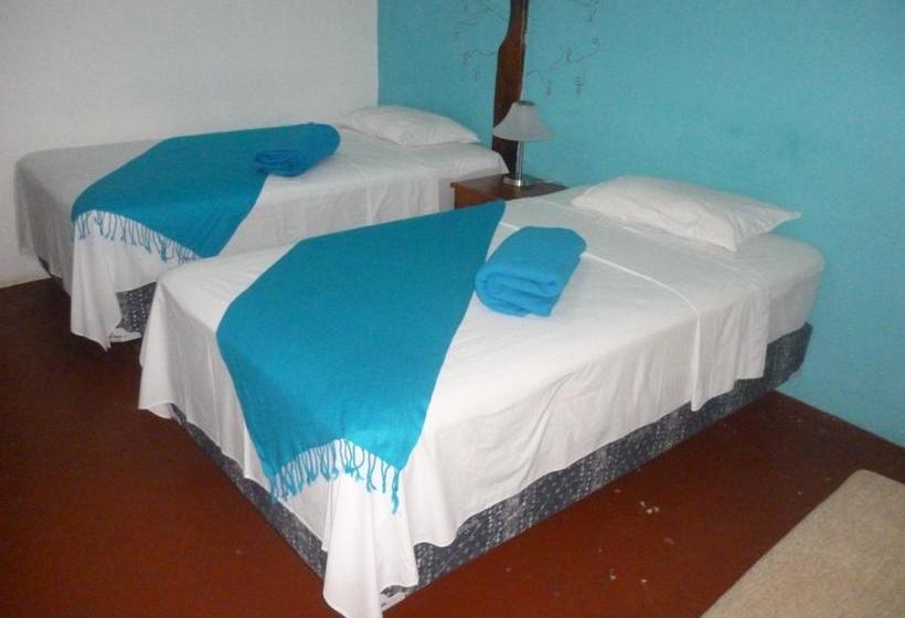 هتل Hostal Aquamarine Galapagos