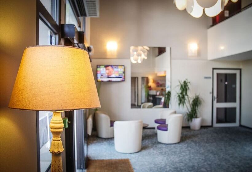 هتل Hôtel Inn Design Resto Novo Alençon