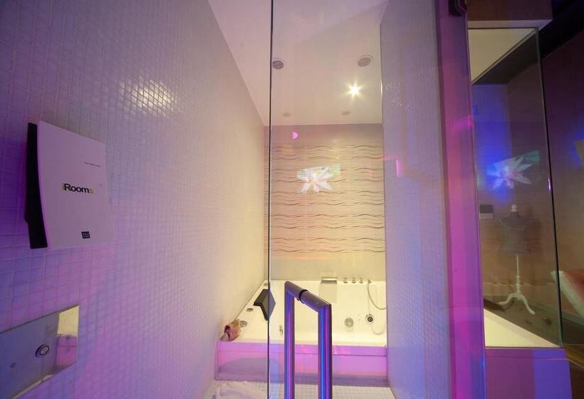Fotos del hotel Irooms Jacuzzi Suites:  44