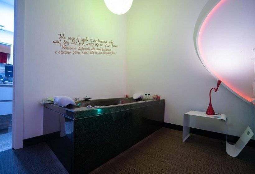 Fotos del hotel Irooms Jacuzzi Suites:  42