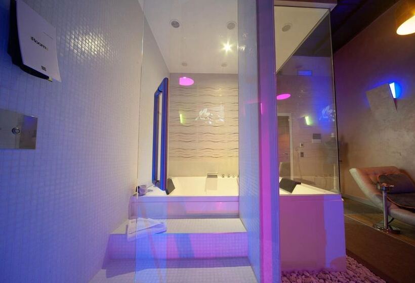 Fotos del hotel Irooms Jacuzzi Suites:  40