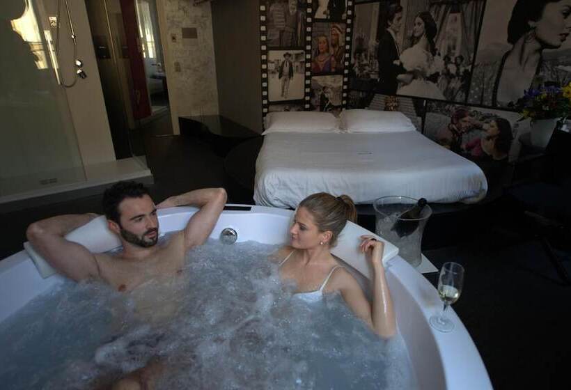 Fotos del hotel Irooms Jacuzzi Suites:  3