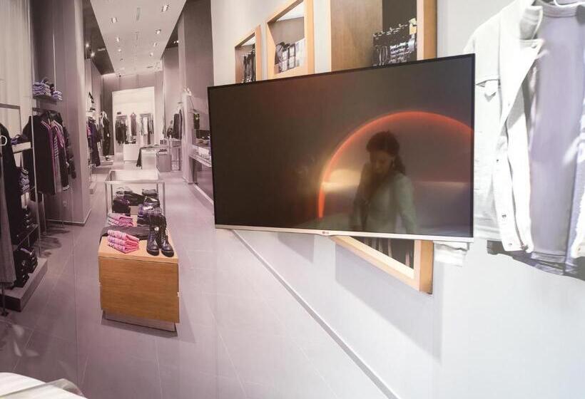 Fotos del hotel Irooms Jacuzzi Suites:  38