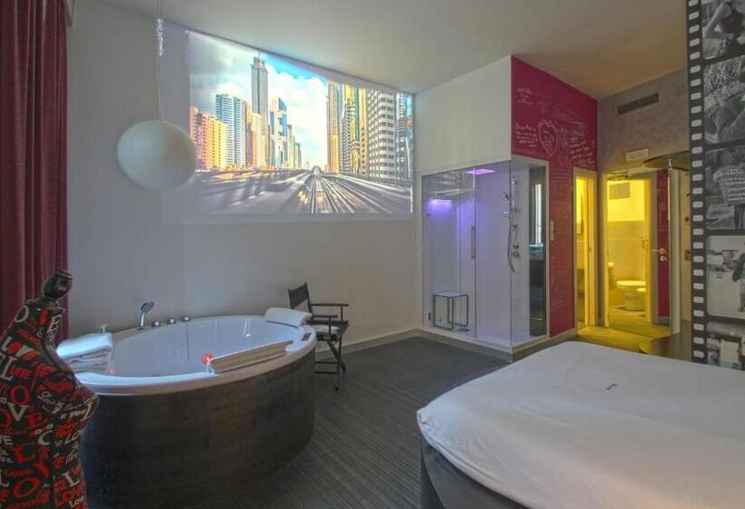 Fotos del hotel Irooms Jacuzzi Suites:  6