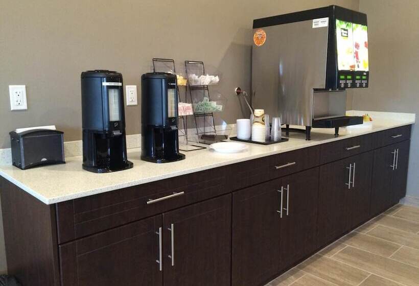 هتل Meridian Inn & Suites Lloydminster