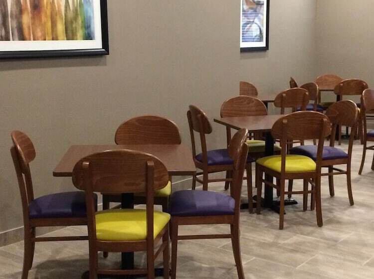 هتل Meridian Inn & Suites Lloydminster