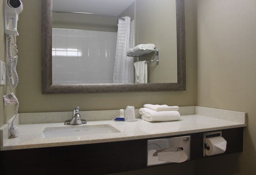 هتل Meridian Inn & Suites Lloydminster