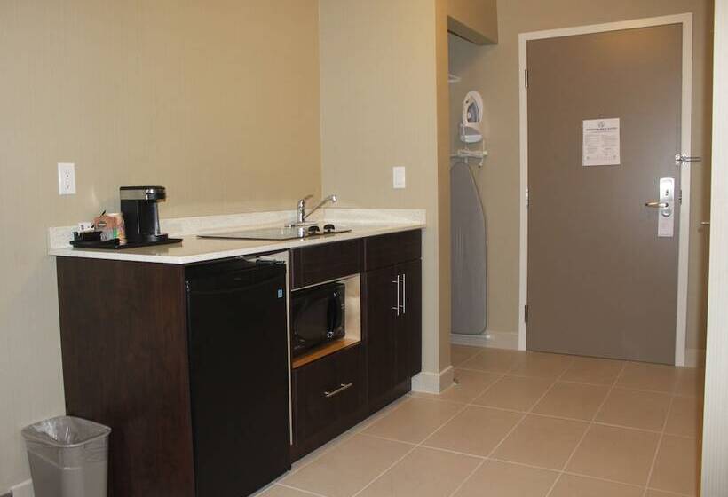 هتل Meridian Inn & Suites Lloydminster