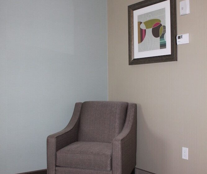 هتل Meridian Inn & Suites Lloydminster