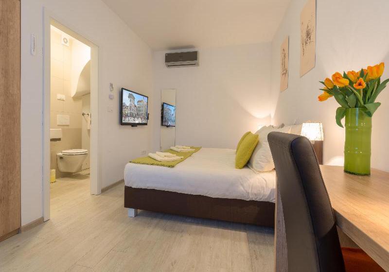 هتل Old Town Apartments