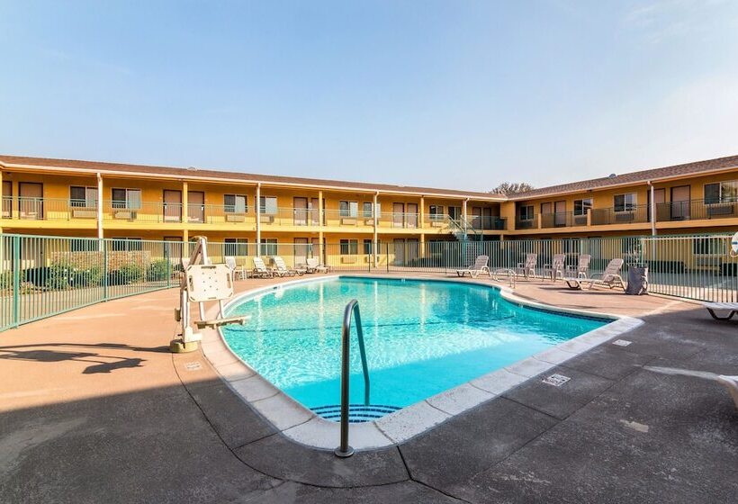 酒店 Quality Inn & Suites Near Downtown Bakersfield