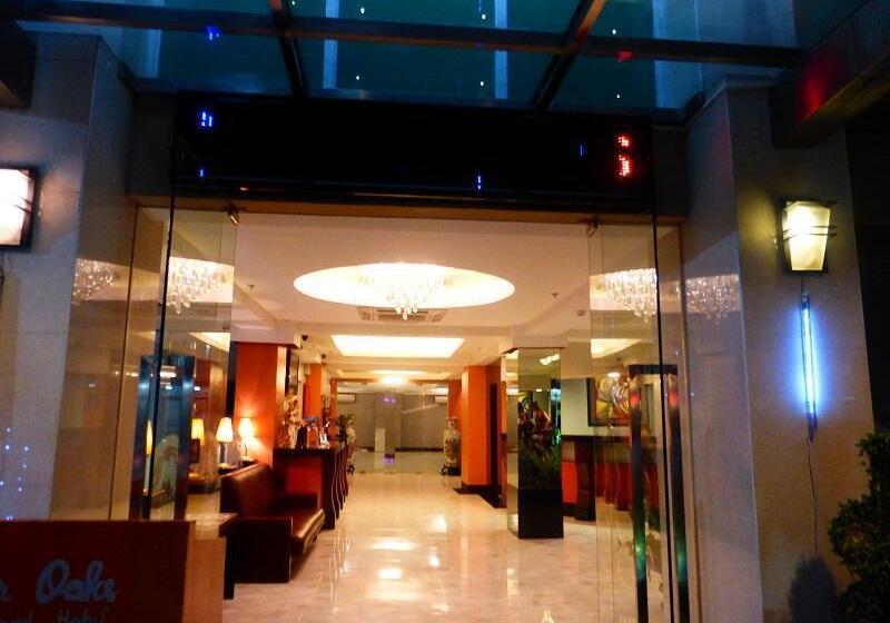 בית מלון כפרי Silver Oaks Suites &