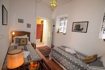 هتل The Colonial Guest House