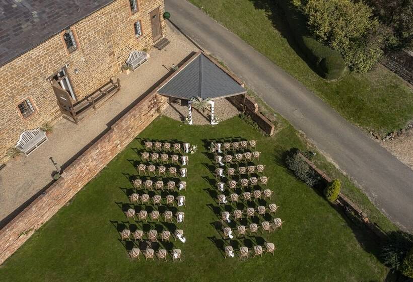 هتل The Granary At Fawsley
