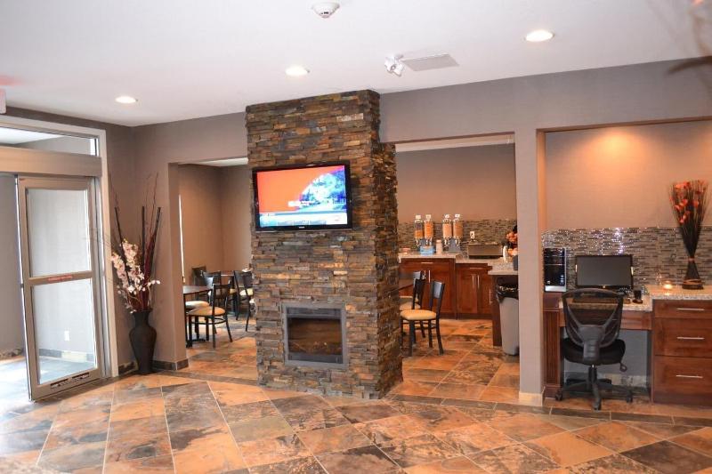 هتل Western Star Inn And Suites Carlyle