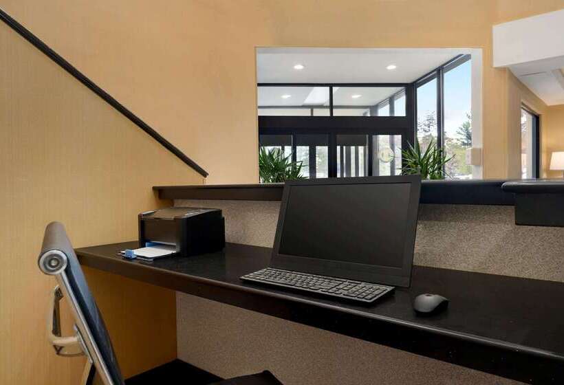 فندق على الطريق Days Inn By Wyndham Tamworth