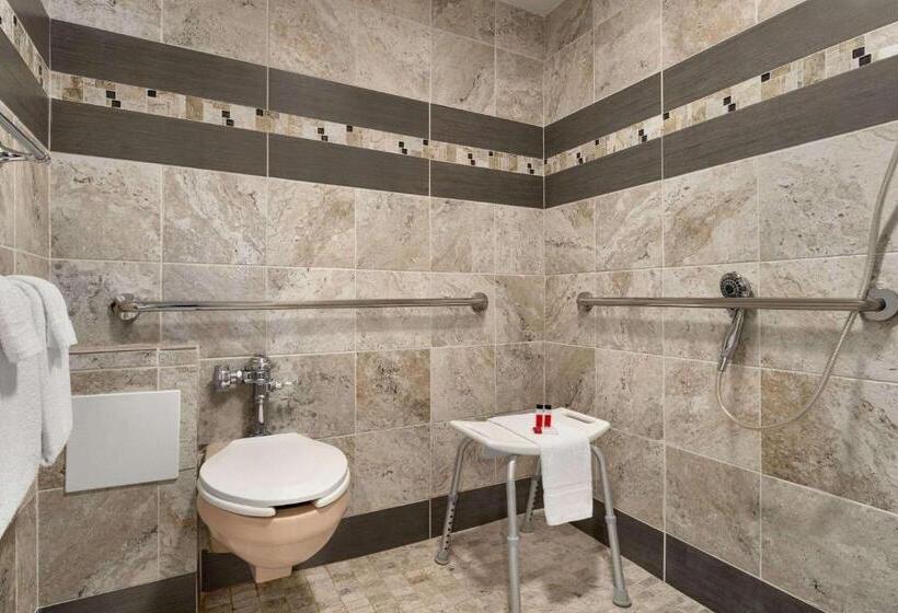 فندق على الطريق Days Inn By Wyndham Tamworth