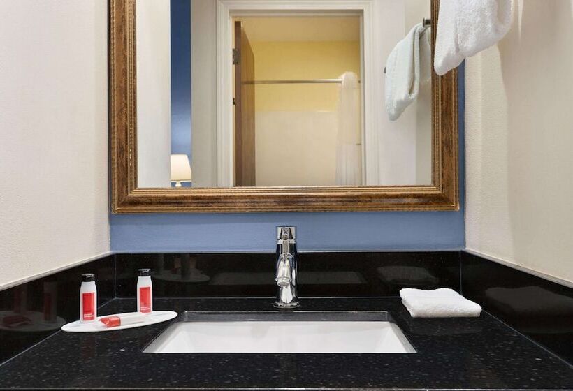 فندق على الطريق Days Inn By Wyndham Tamworth