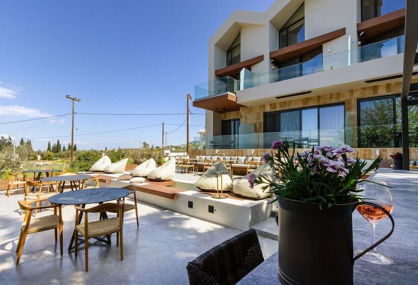 בית מלון כפרי Acro Upscale Residences