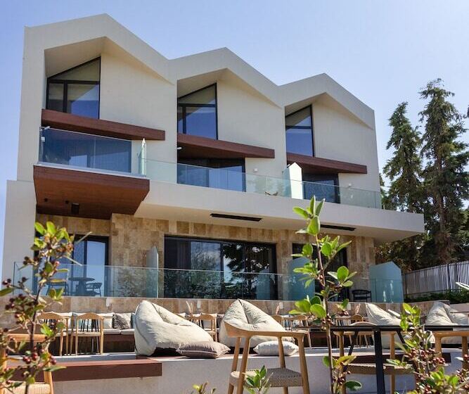 בית מלון כפרי Acro Upscale Residences