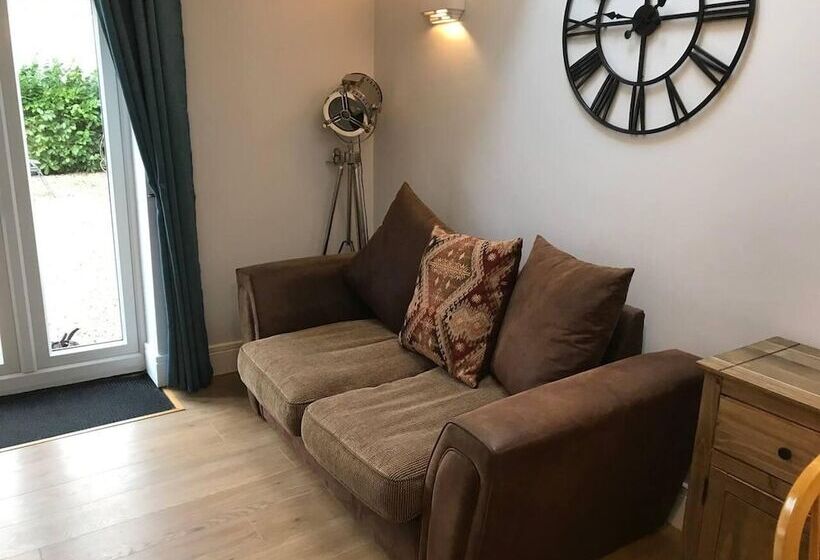 בית מלון כפרי Cozy Lodge Sleeps 4 In Barton Upon Humber