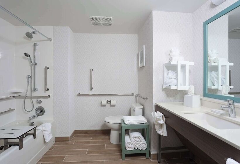 هتل Hampton Inn & Suites Manistee Waterfront