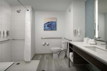 هتل Hilton Garden Inn Pensacola Downtown