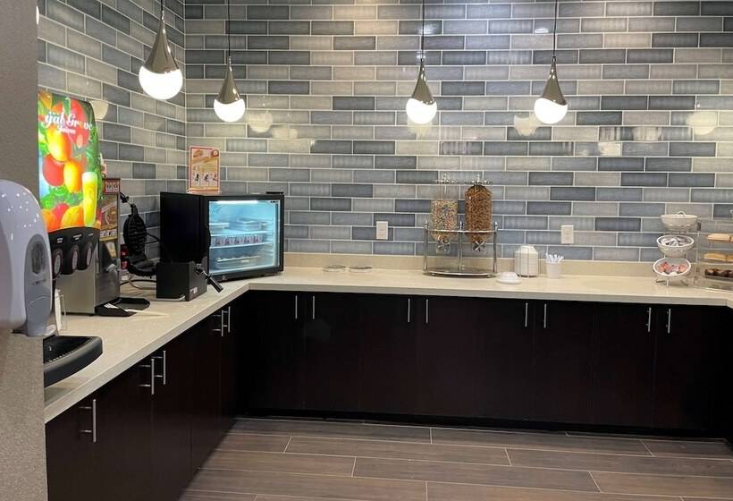 هتل La Quinta Inn & Suites By Wyndham Sulphur Lake Charles