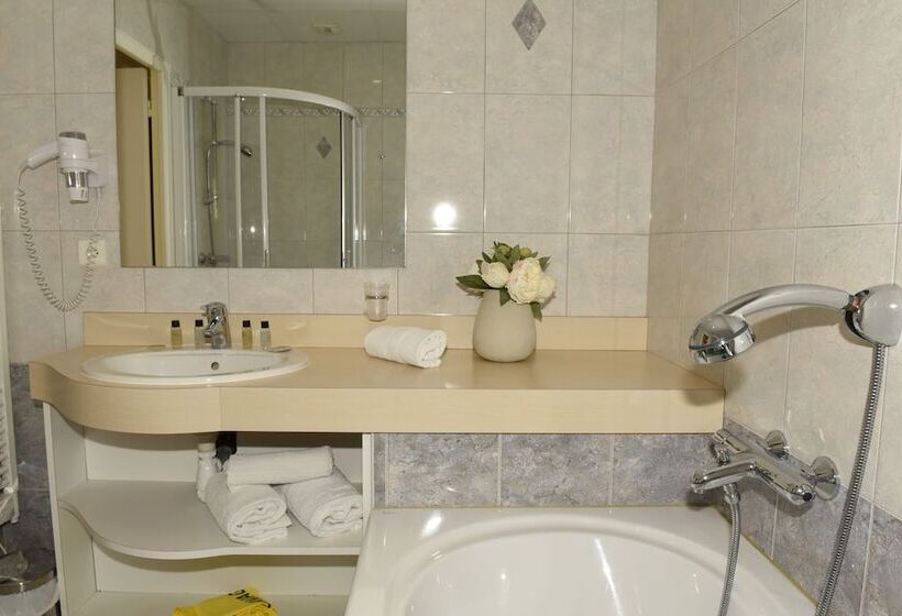 هتل Hôtel Normandie Spa