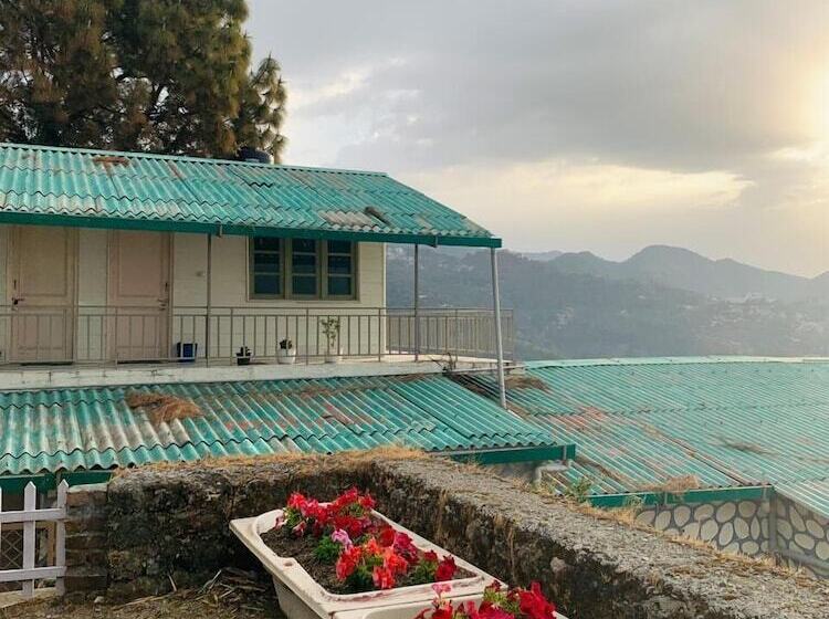 هتل Saiva Hill Resort