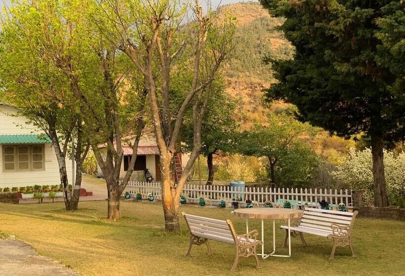 هتل Saiva Hill Resort
