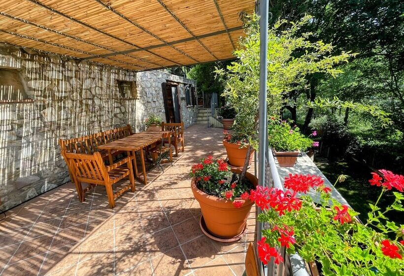 هتل Spoleto Splash : Toretta/wifi/aircon/dishwasher Large Terrace, Patio, Gardens