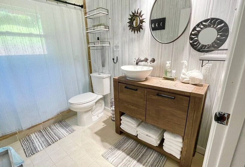 فندق The Red Cottage Fantastic View Firepit Free Kayaks