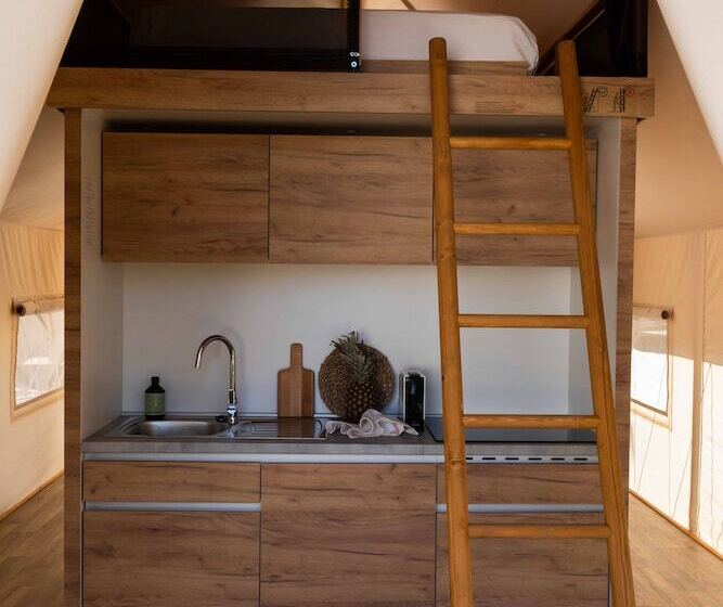 هتل Wecamp Cadaqués