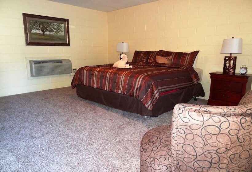 King Guest Room Located At The Joplin Inn At The Entrance To Mountain Harbor, Just 2 1/2 Miles From