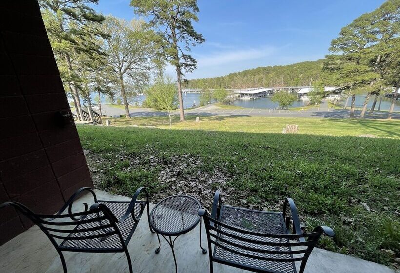 Mountain Harbor Queen Guest Room On Lake Ouachita By Redawning