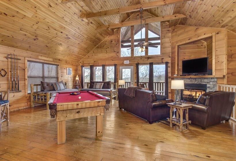 Only Dreamin  Cabin W/ Private Hot Tub