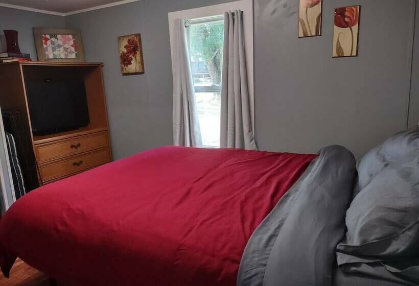 펜션 Clean, Cozy Home W Kitchen Near I 24 Pet Friendly