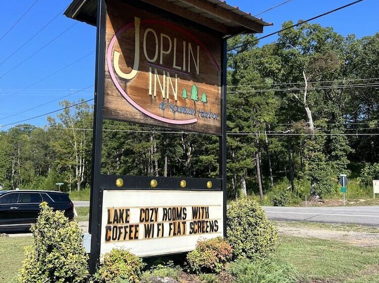 Queen Guest Room Located At The Joplin Inn At The Entrance To Mountain Harbor, Just 2 1/2 Miles From