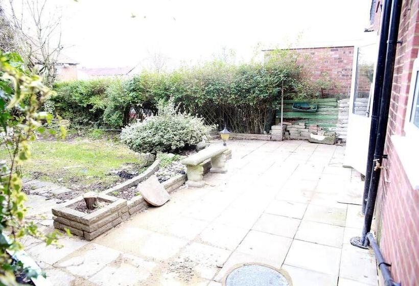 住所  Deluxe 4 Bed House Close2 Wembley Stadium