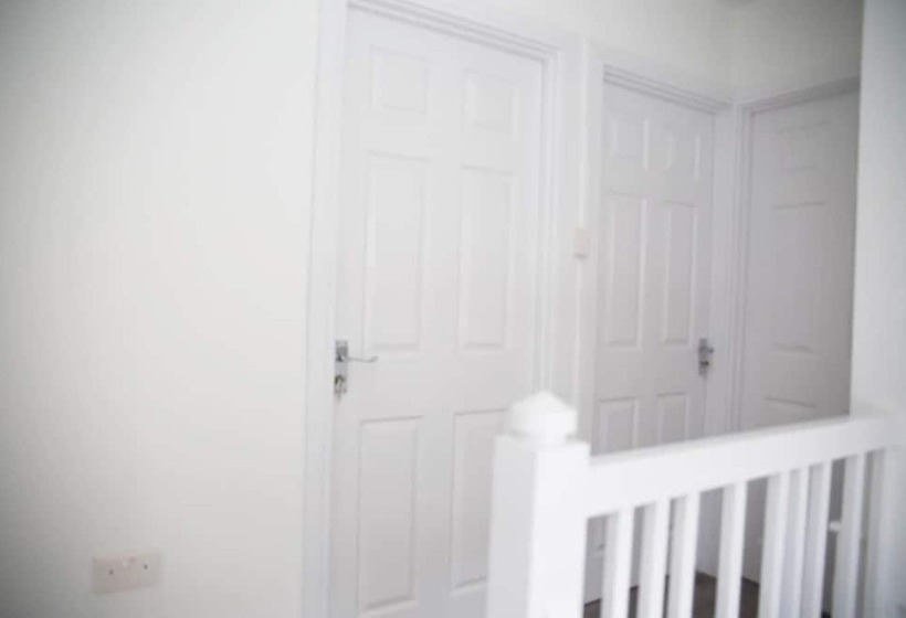 住所  Deluxe 4 Bed House Close2 Wembley Stadium