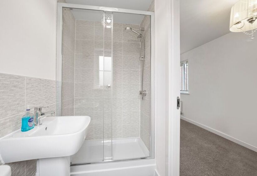 住所  New Luxury 3 Bed House In Oulton Broad Lowestoft