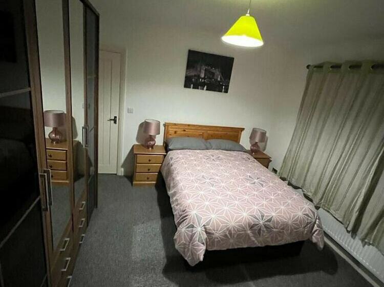 اقامتگاه Remarkable 3 Bed House In Westcliff On Sea