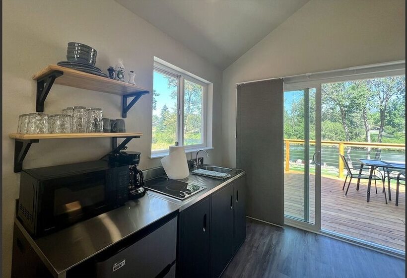 Rogue River Resort