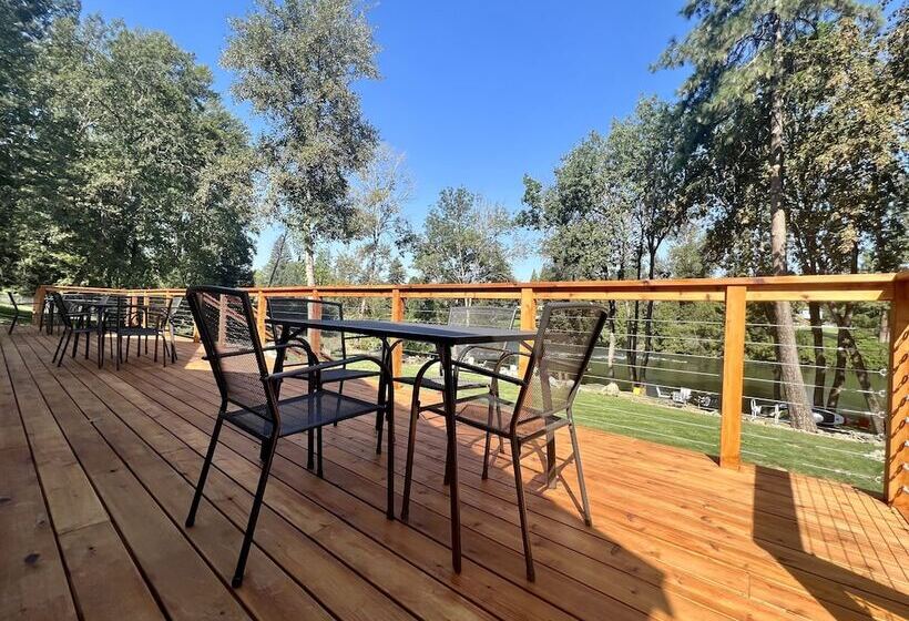 Rogue River Resort