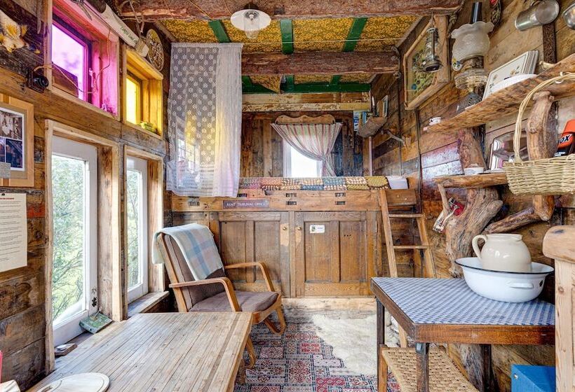 2x Double Bed   Glamping Wagon, Dalby Forest
