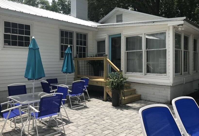 مبيت وإفطار The Cedar Point House
