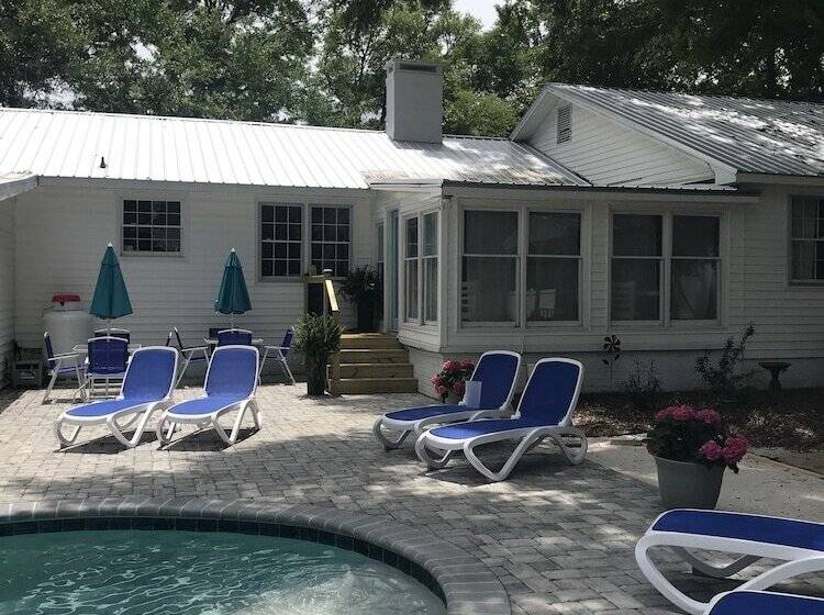 مبيت وإفطار The Cedar Point House
